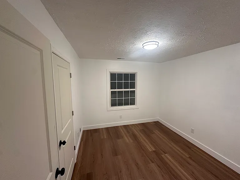 3768 Niagara Dr — Photo 12