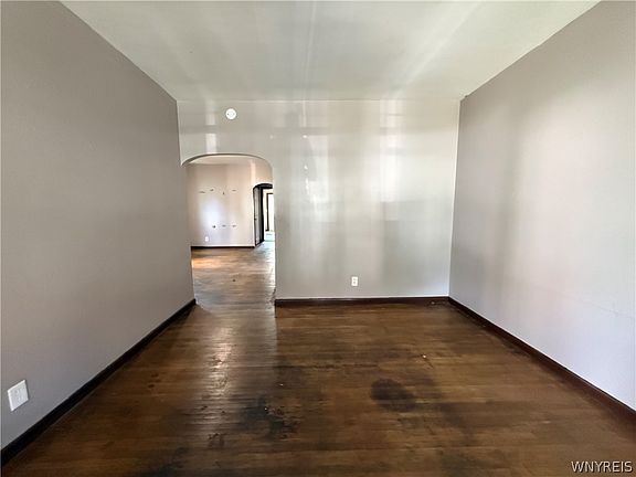 3rd image of 161 Farmer St