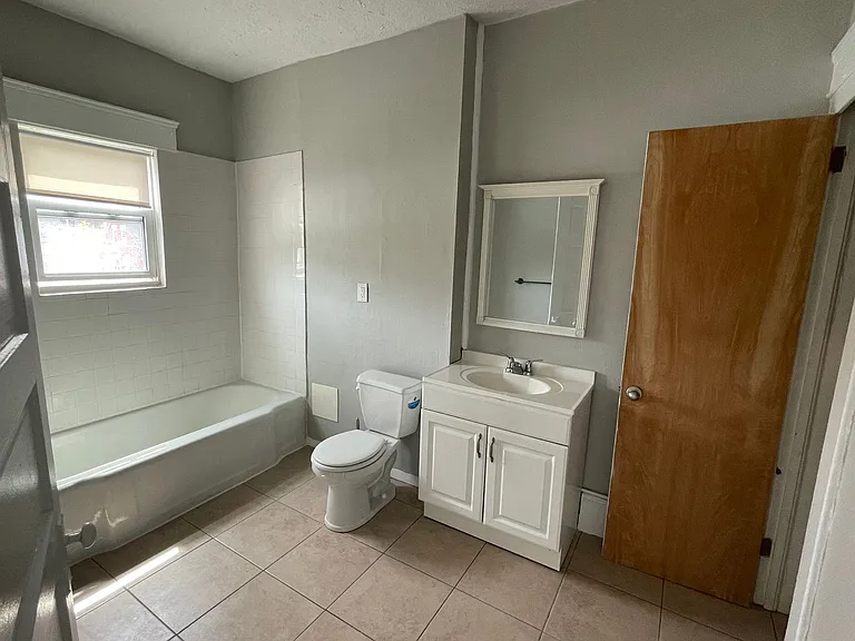 12022 Mayfield Rd — Photo 4