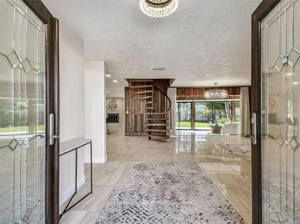 10073 S Yacht Club Dr, Treasure Island, FL 33706