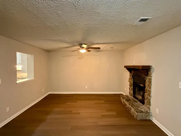 8513 Pineland Dr — Photo 4