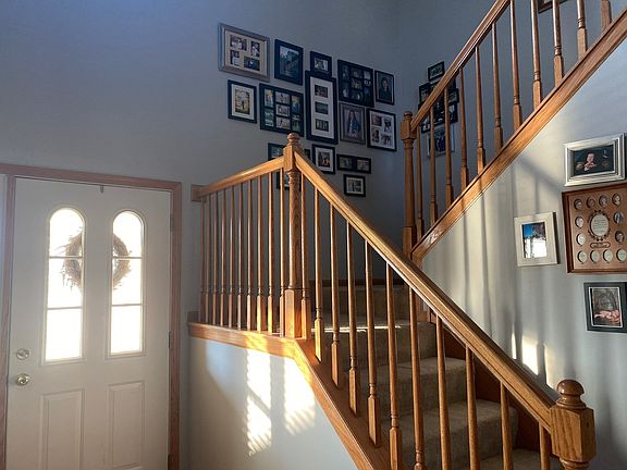 4th image of 725 Robert Dr
