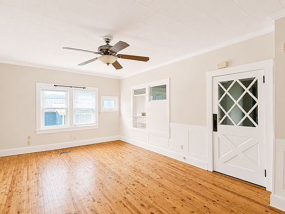 2nd image of 104 Spring St