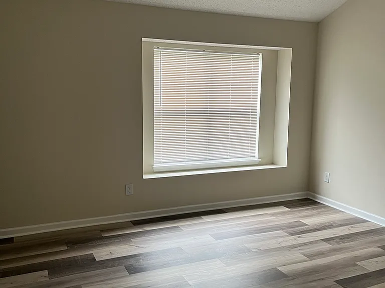 10281 University Park Ln — Photo 7