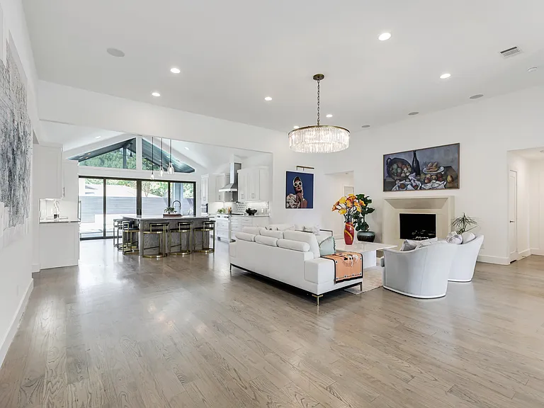 4139 Allencrest Ln — Photo 9