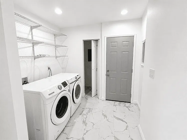 6029 Del Amo Blvd — Photo 13