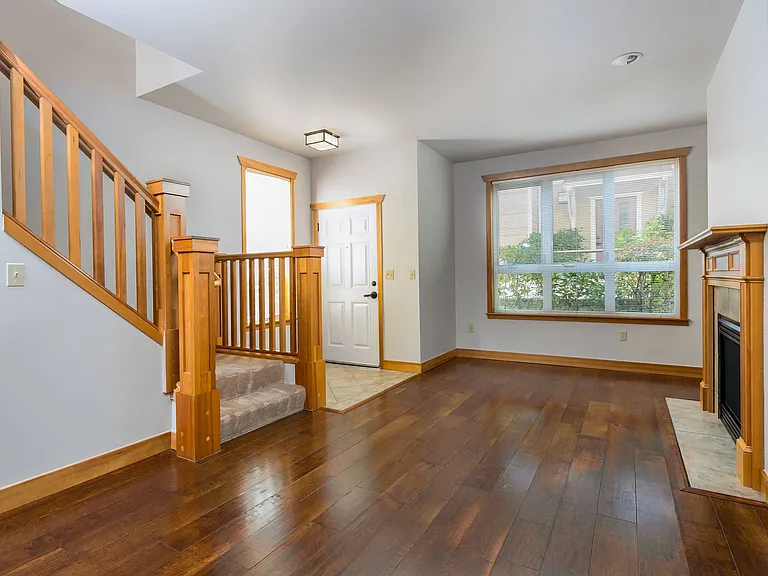 Pacific Pointe — Photo 16
