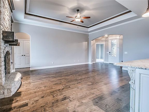 4th image of 2213 Marjorie Ln