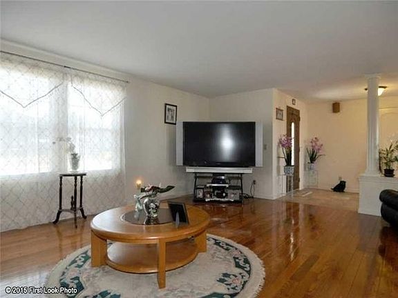 3rd image of 2585 Pawtucket Ave
