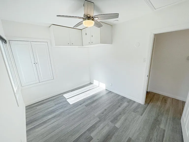 1321 N Pass Ave — Photo 12