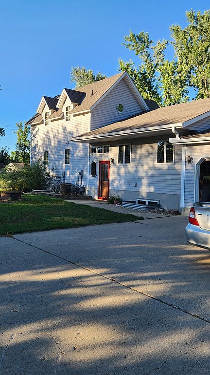 311 W Spruce St - Property Image