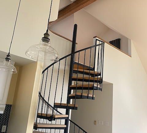 3rd image of 607A N Claremont St #607-A
