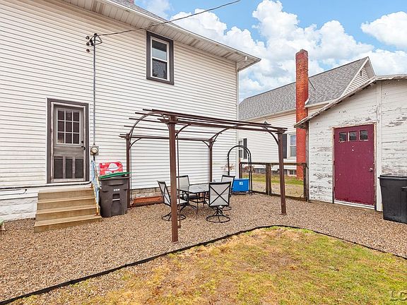 2nd image of 223 Cherry St