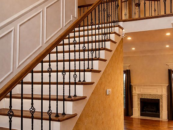 2nd image of 2518 Wythe Close
