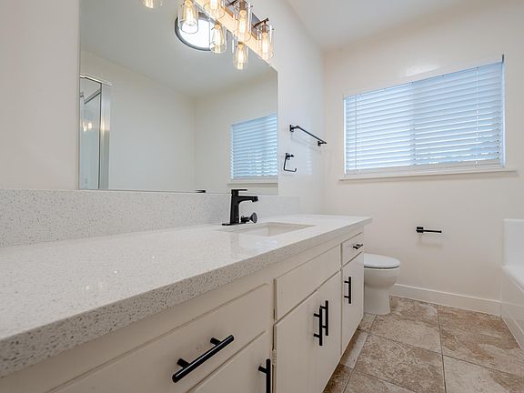 5th image of 1527 Yale St #41
