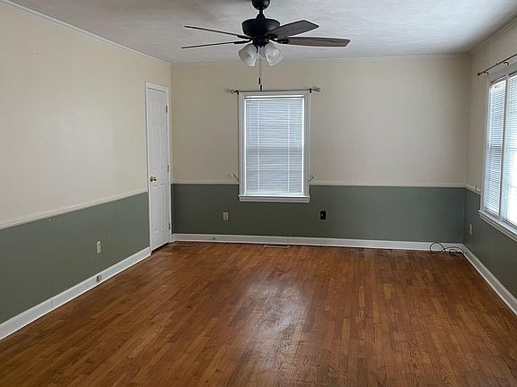 5th image of 604 Peachtree Ln