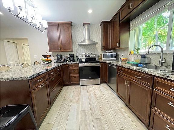 2nd image of 557 W De Leon Dr