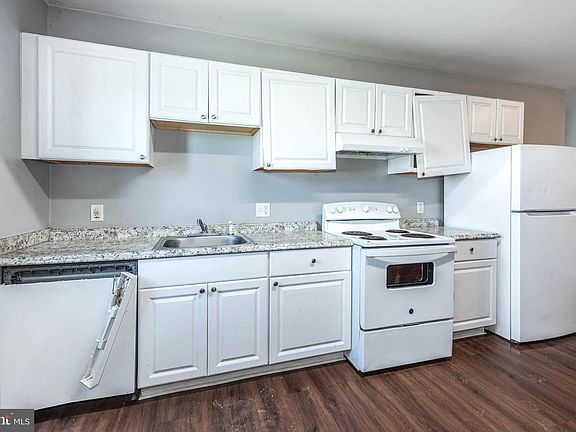 5th image of 2110 E Hoffman St