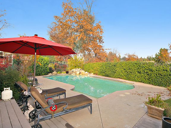 2nd image of 15165 De La Pena Cir
