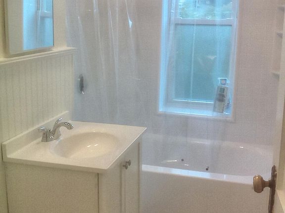 5th image of 32 Greenwood Ave APT 16