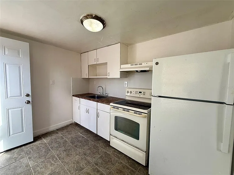 3908 S Nashville Ave — Photo 4