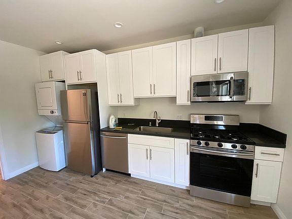 4th image of 23281 Gilmore St #1/2