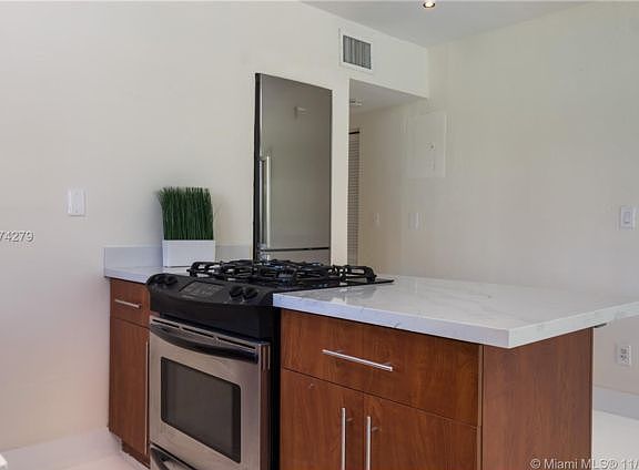 4th image of 10101 W Bay Harbor Dr APT 4