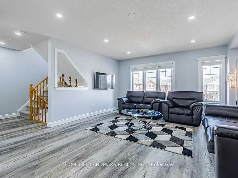 3055 Highvalley Rd — Photo 4