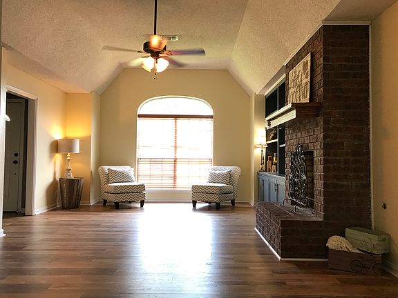 5th image of 133 Olde Oaks Dr