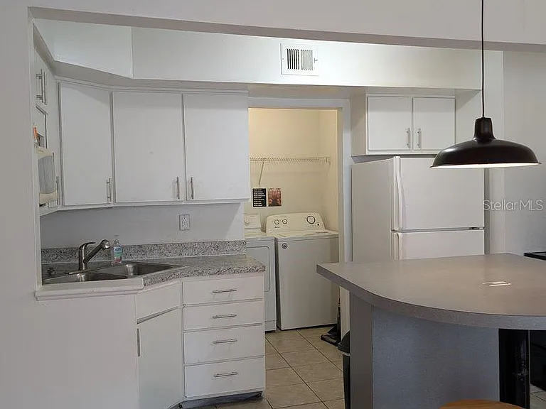 2601 SW Archer Rd #203 — Photo 3