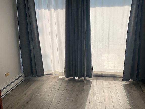 5th image of 842 E Old Willow Rd #106