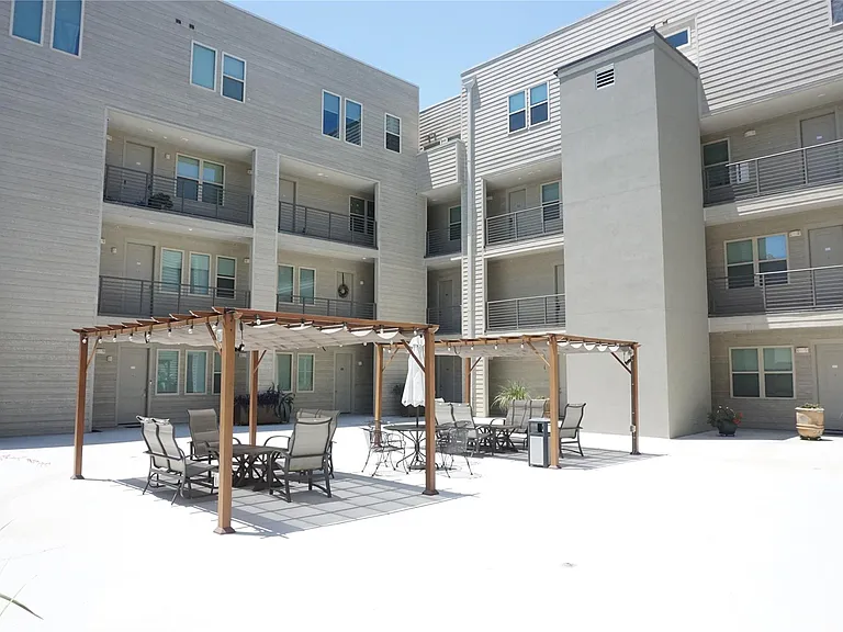 4819 Caroline St #111 — Photo 16