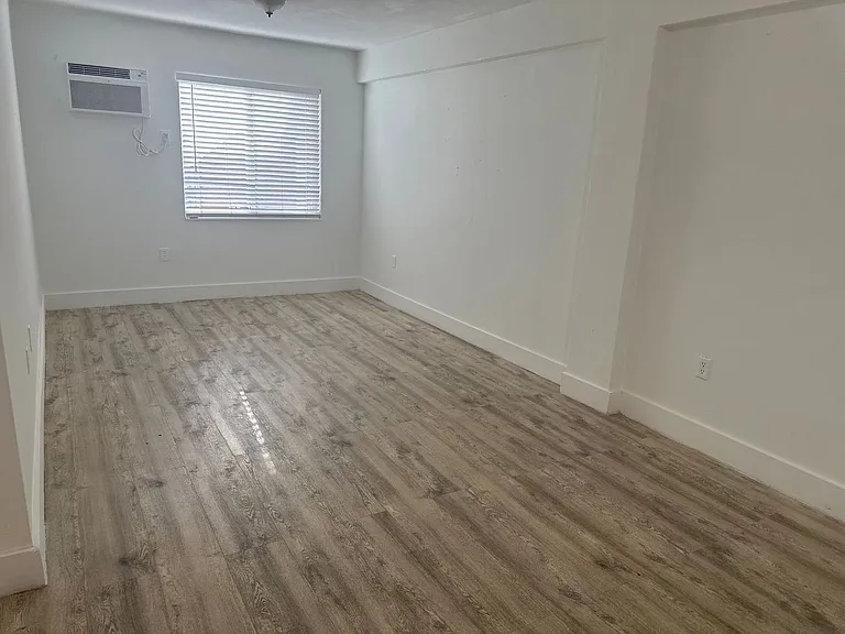 1245 SW 5th St — Photo 11