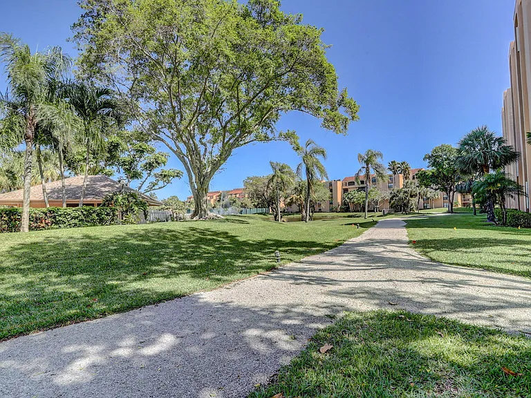 600 Egret Cir #7501 — Photo 42