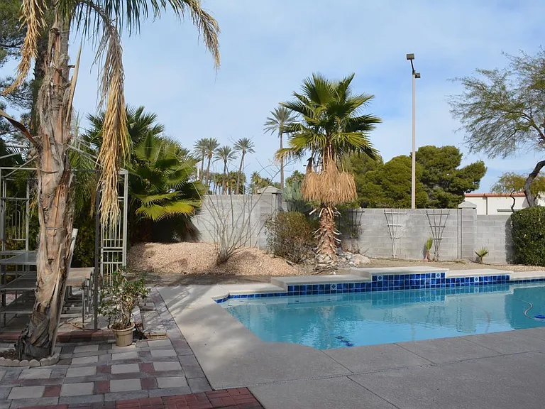Sun Rose Ave — Photo 26