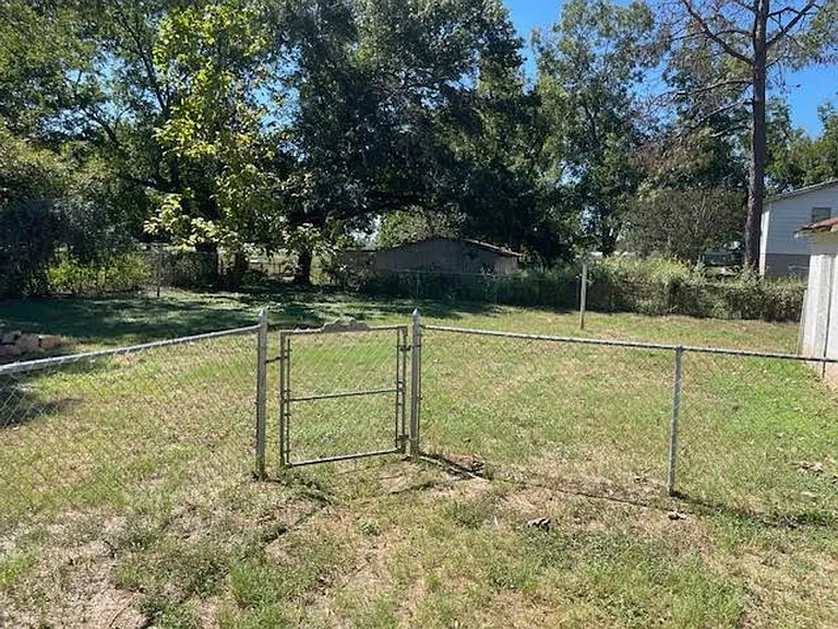 1213 Kilgore Ln — Photo 12