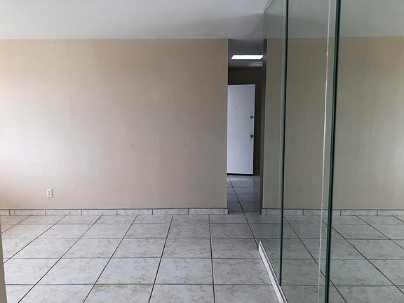 2nd image of 4927 Aiken Ln