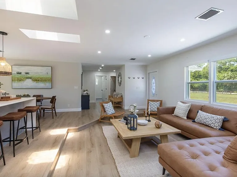 16932 W Aintree Dr — Photo 6
