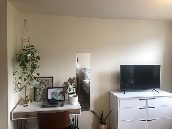 2nd image of 120 E 7th St APT 1B