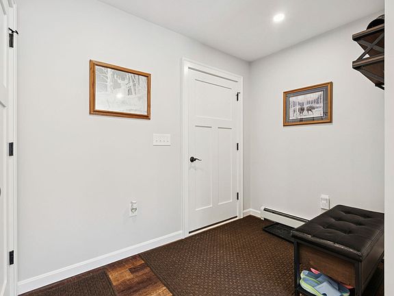 3rd image of 17 Fairgrounds Road