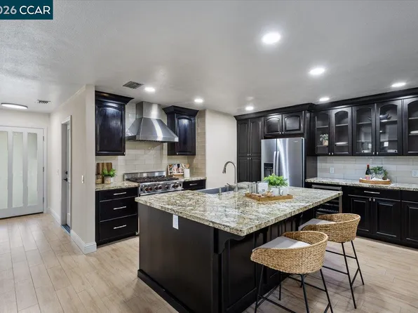 102 Vineyard Cir, Yountville, CA 94599