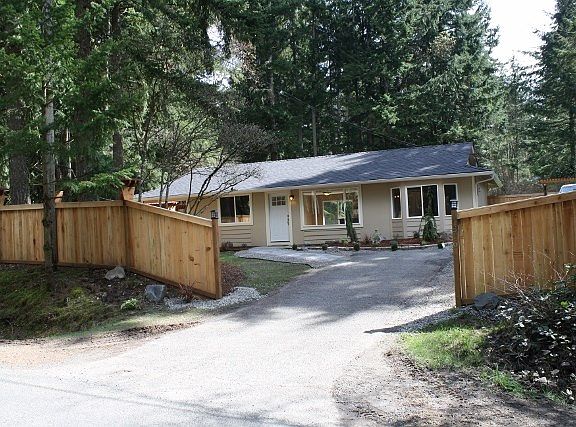 3rd image of 10816 Creviston Dr NW