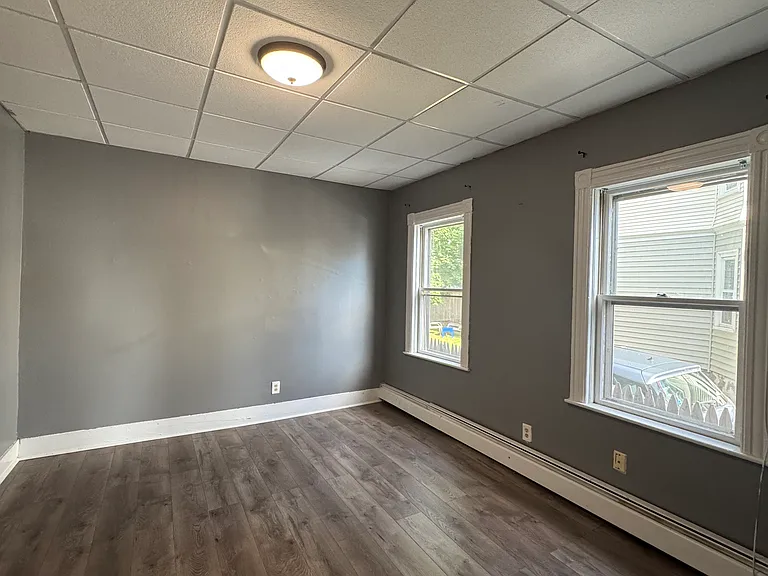 16 Blaine Ave #1R — Photo 8