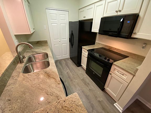 4th image of 705 New River Ct APT D