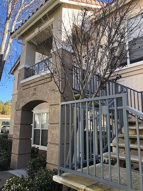 Top floor, corner unit
