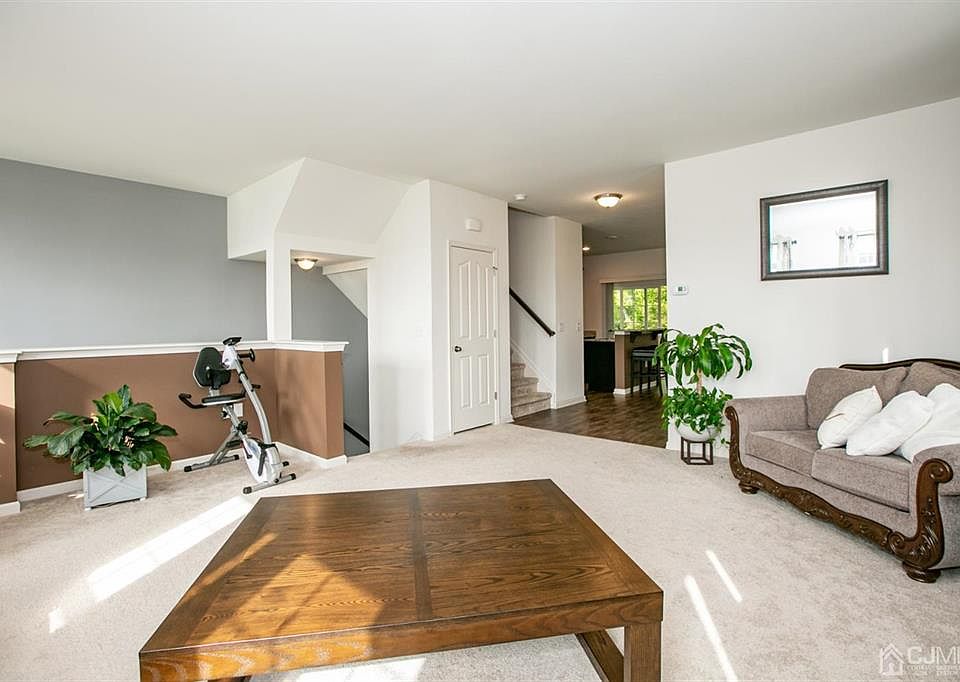 7 Creekside Way Burlington, NJ Zillow