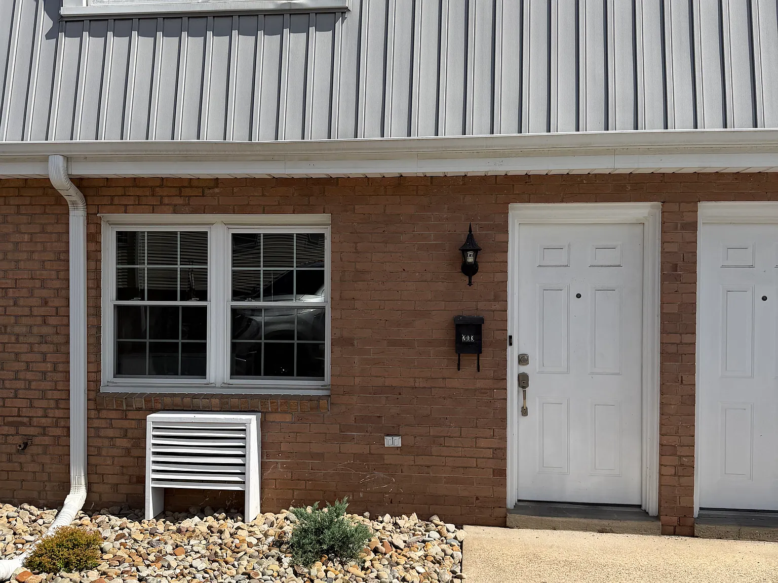 Studio, 900 sqft, $725 — Photo 1
