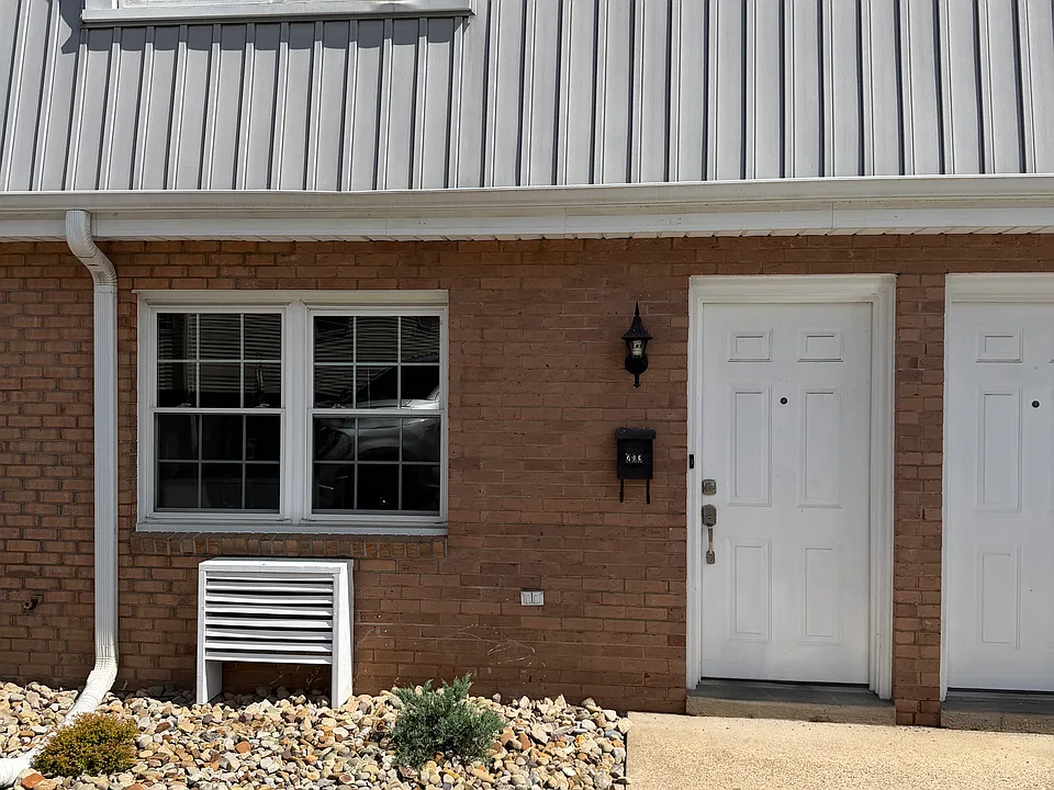 400 Clinton Ave #203