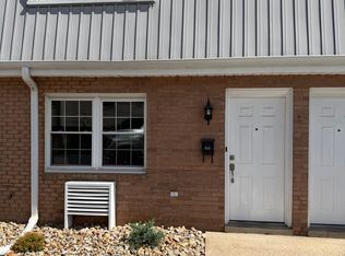 400 Clinton Ave #203, Oakdale, PA 15071