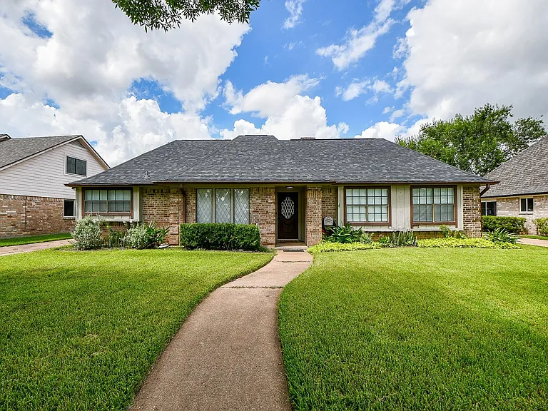 2803 Green Fields Dr — Photo 1